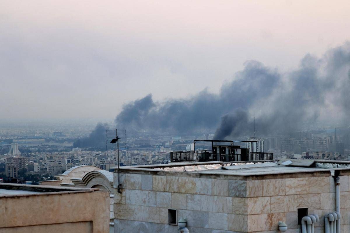 Israele-Iran, raffiche incrociate di missili: forti boati su Tel Aviv e Gerusalemme - 