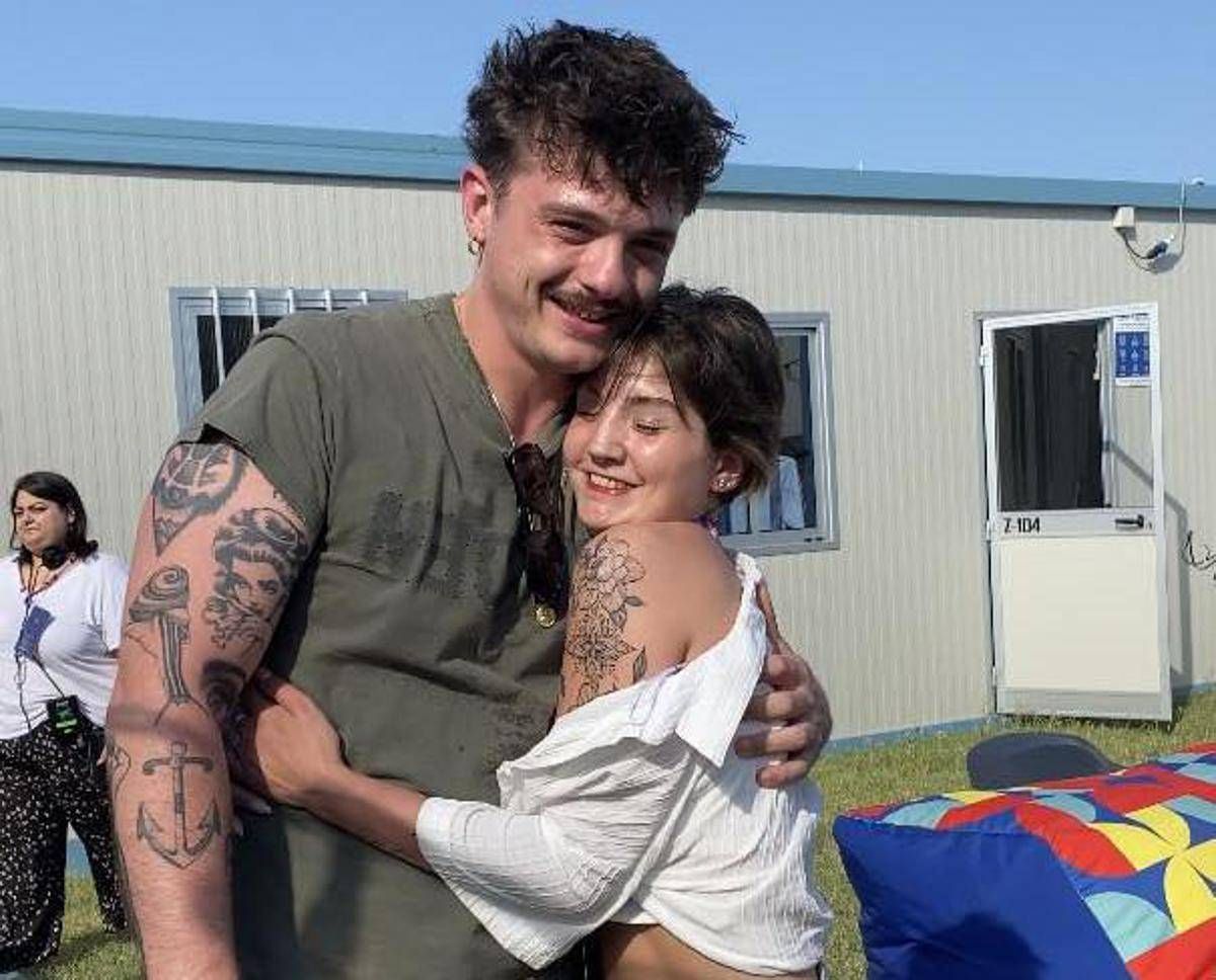 Olly realizza il sogno di Aurora. La fan uscita dal coma: "La tua voce mi ha aiutata" - 