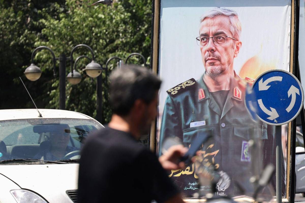 Iran spegne WhatsApp e Telegram: "Israele li usa per uccidere" -