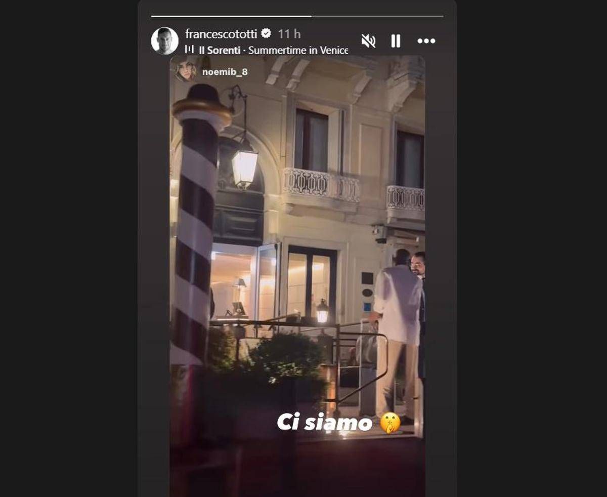 Totti e Noemi a Venezia, coincidenza o invito vip dai Bezos? -