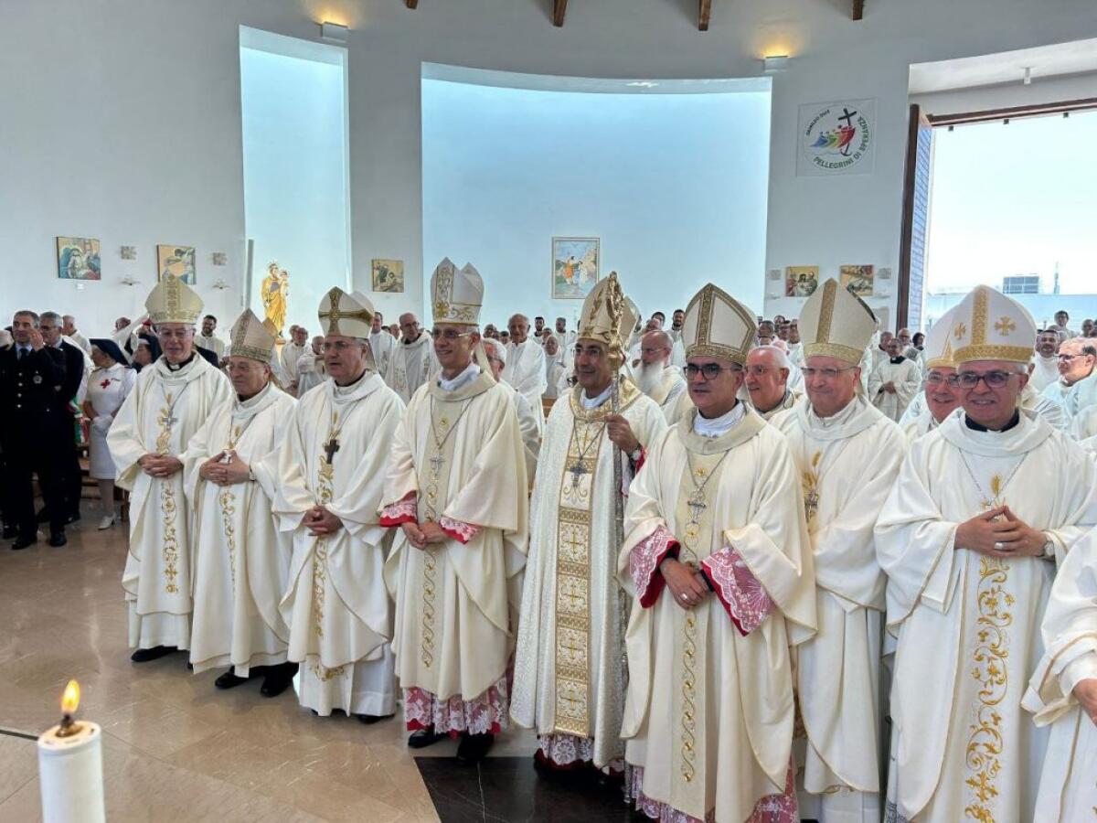 Un cardinale e 300 sacerdoti si uniscono a Ragusa | Scopri perché Maria è il faro di speranza per la Chiesa siciliana! -