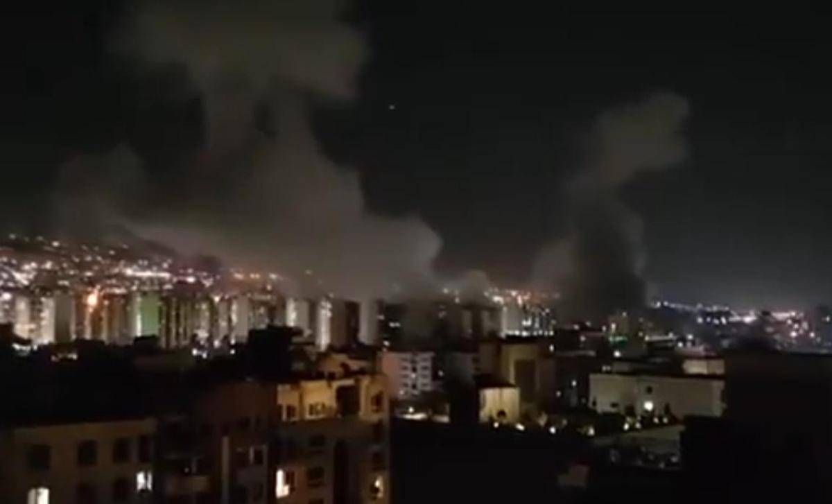 Attacco israeliano all'Iran, colonne di fumo su Teheran - Video - 