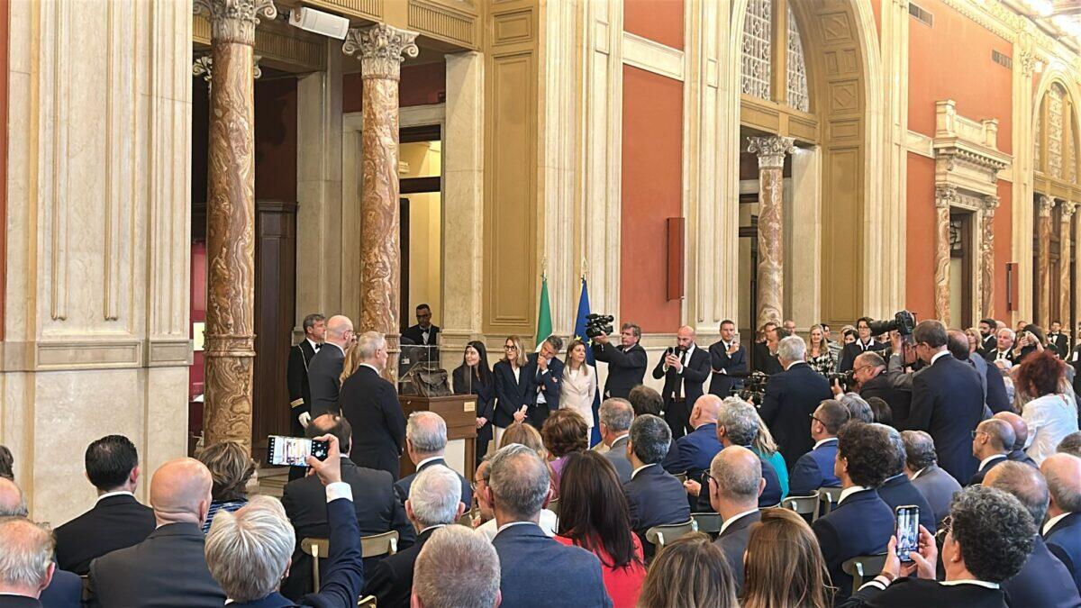 La borsa di Borsellino esposta per la prima volta | Un simbolo di giustizia nel cuore dell'Italia moderna? -