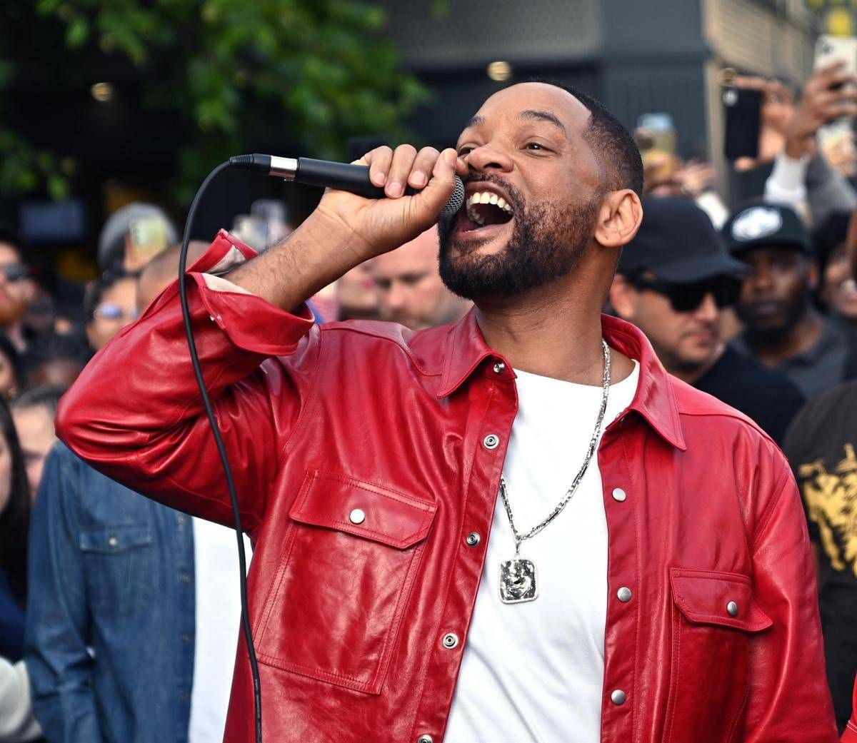 Will Smith sorprende Londra, canta i suoi successi in uno show in strada - Video - 