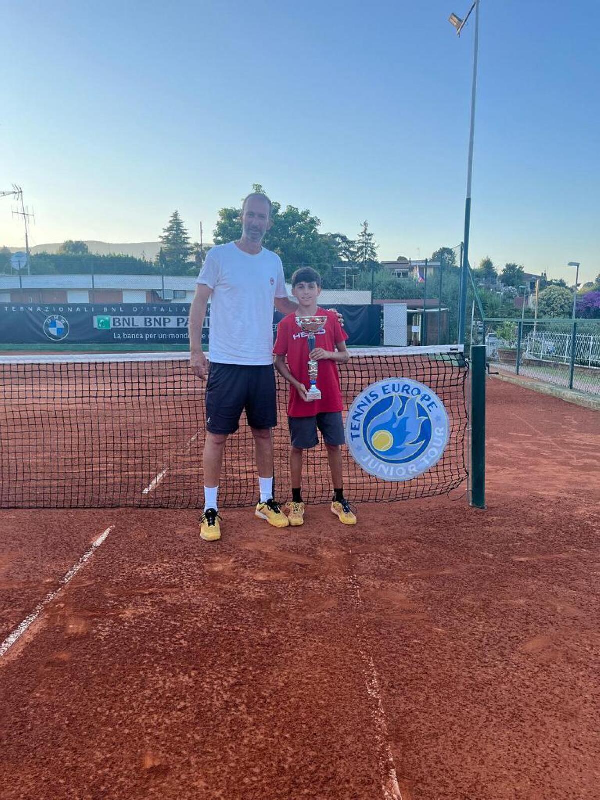 Due talenti under 14 conquistano il mondo del tennis | Non crederai a chi si nasconde dietro i loro successi! -