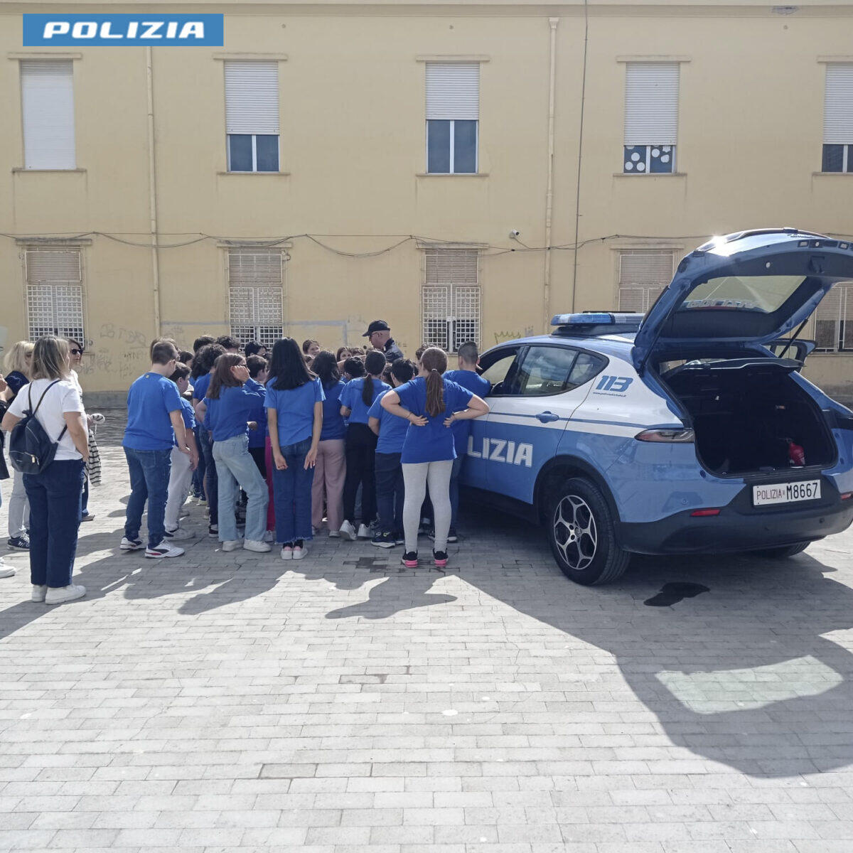 Scuola elementare in allerta | La sorprendente lezione di legalità con la Polizia di Trapani che ha emozionato i bambini! -