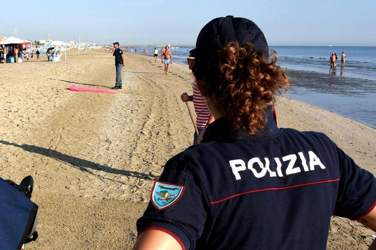 Caserta, accoltellato a morte in spiaggia: in manette 18enne -