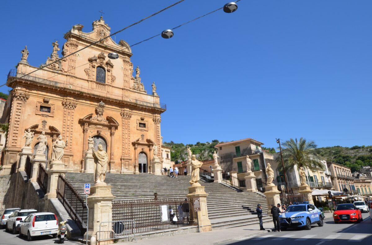 Furto da 20.000 euro a Ragusa | La Polizia svela il piano ingegnoso di zia e nipote! -