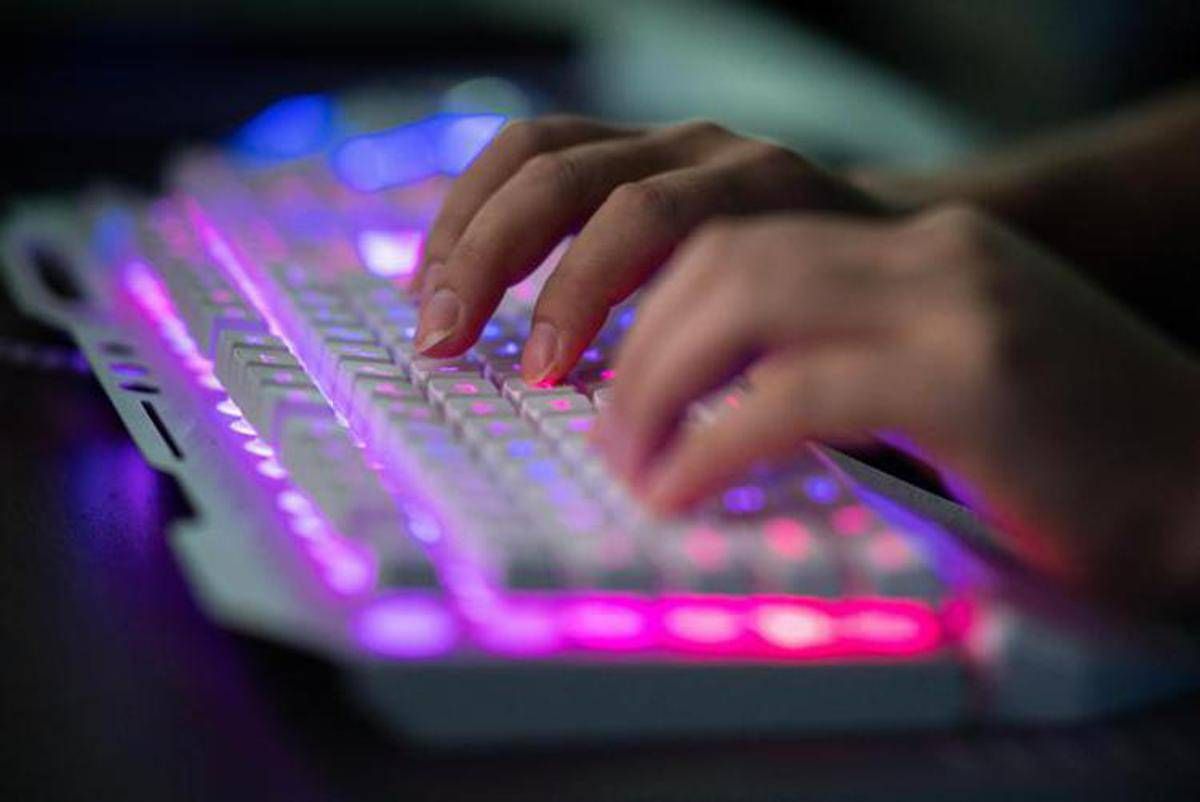 Copyright su immagine e voce per tutti, l'idea della Danimarca contro i deepfake IA - 