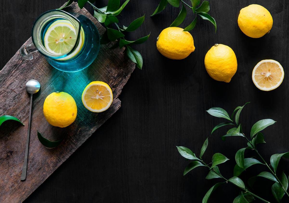Bere acqua e limone al mattino fa bene? Cosa dice lo scienziato - 