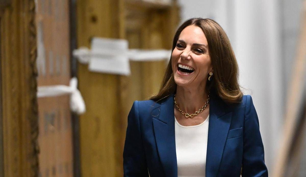 La scelta di Kate Middleton, non rispetta il dress code durante la visita al museo - 