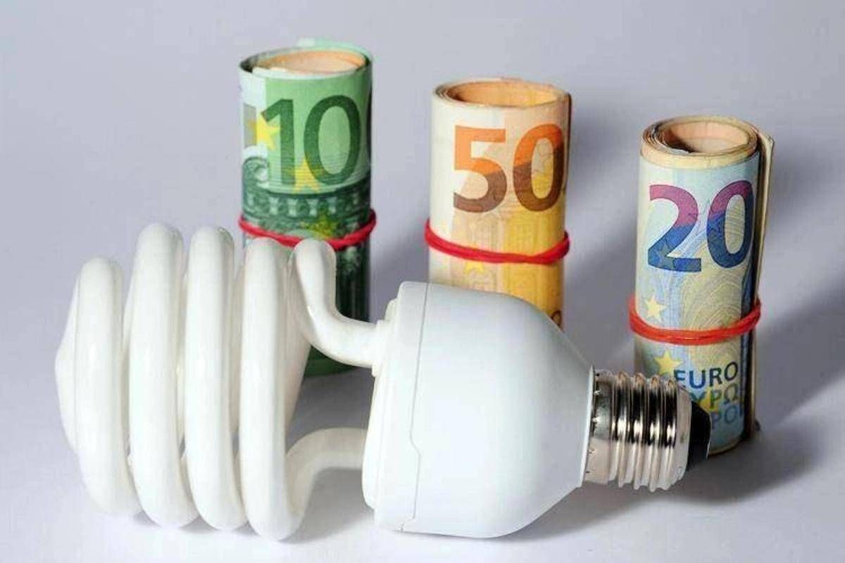 Bolletta luce, nel terzo trimestre +1,9% per clienti vulnerabili in maggior tutela - 