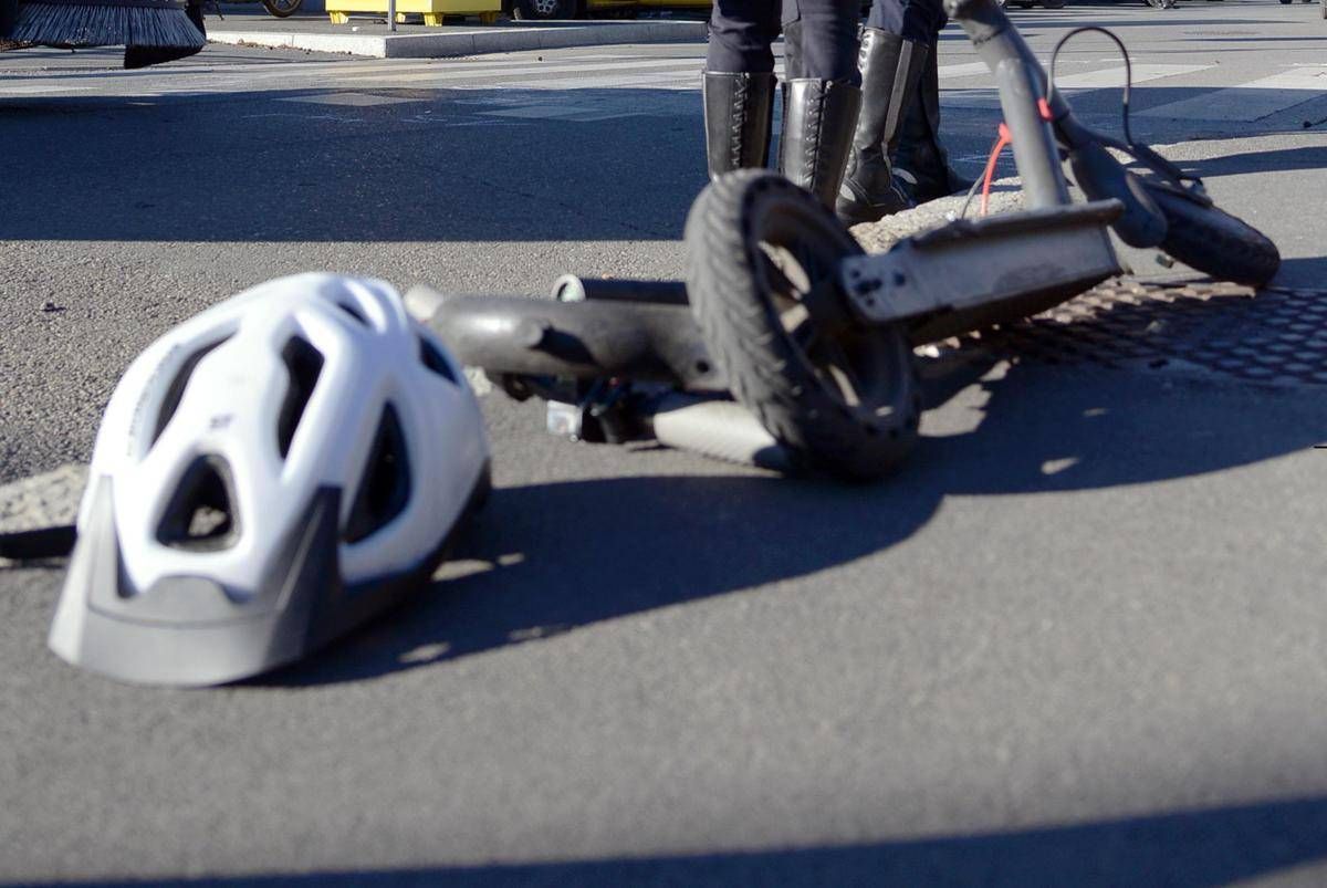 Auto contro monopattino a incrocio, morto 26enne a Milano - 