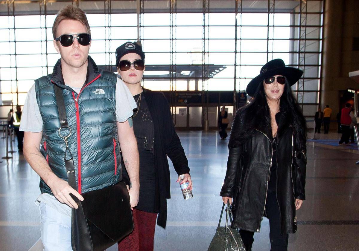 Cher, il figlio Elijah ricoverato in ospedale per overdose: "Fortunato a essere vivo" - 
