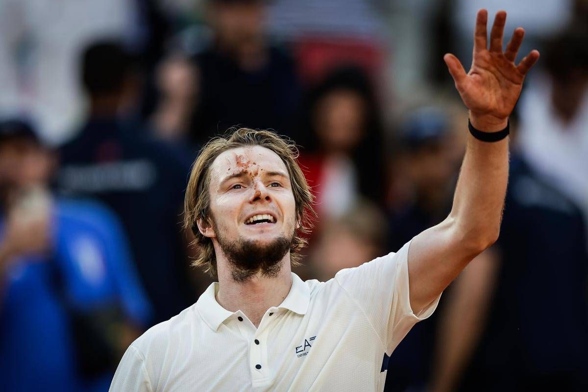 Alexander Bublik, un tennista... fuori dagli schemi: chi è l'avversario di Sinner -