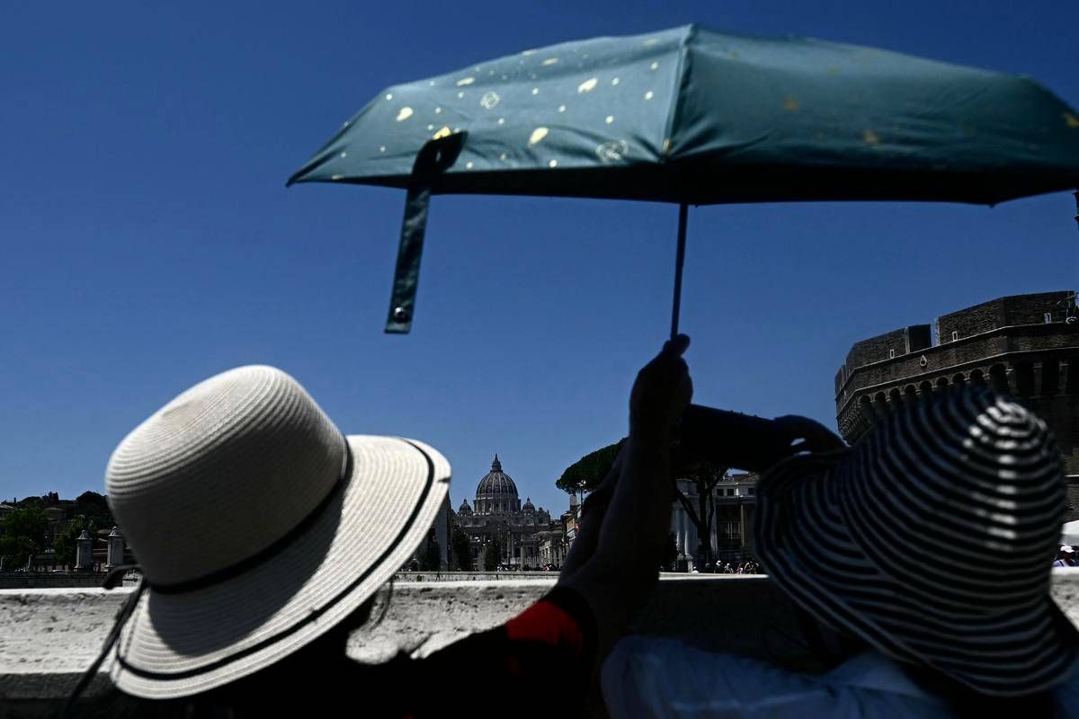 Caldo record, l’anticiclone infiamma l’Italia: ma sono in arrivo forti temporali - 