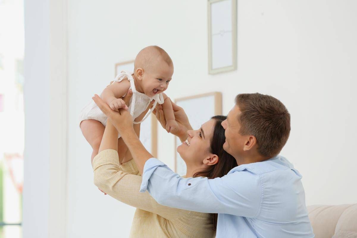 Fecondazione, l'età del padre conta: se è over 45 più rischi di aborto e insuccesso -