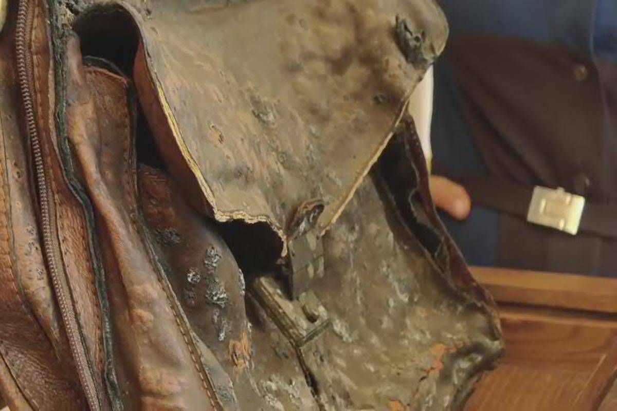 Esposta alla Camera la borsa di Paolo Borsellino. Meloni: "Ora verità su via D'Amelio" - Video - 