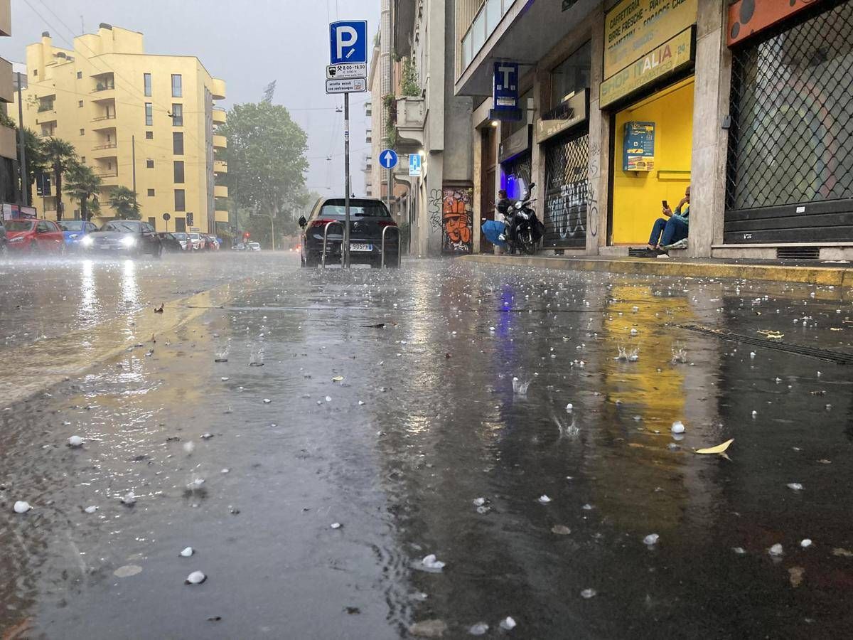 Caldo in aumento, rischio temporali e grandine al Nord: le previsioni meteo -