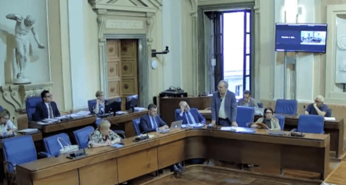 Caltanissetta: Il Consiglio Comunale Approva Un Progetto Sorprendente Per I Bambini | È La Fine Dei Giochi Tradizionali? -