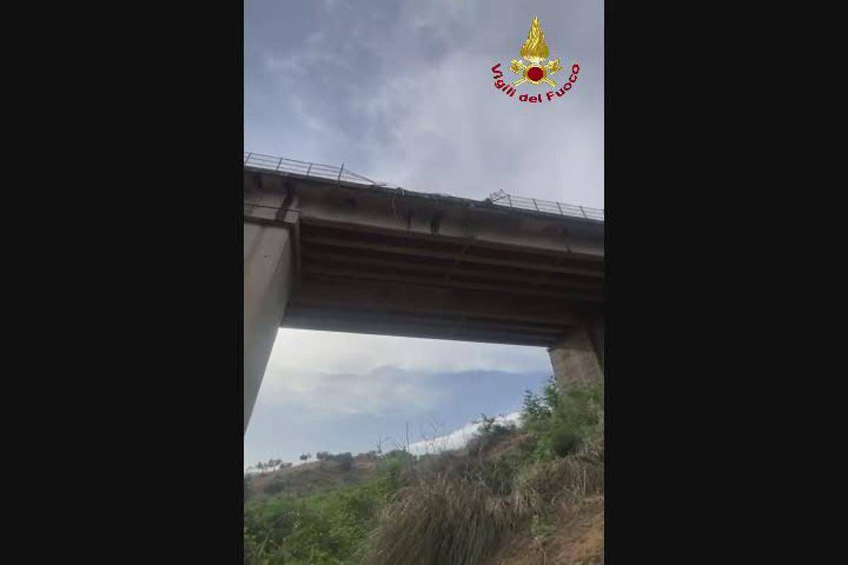 Cosenza, Tir cade dal viadotto: 2 feriti gravi - Video - 