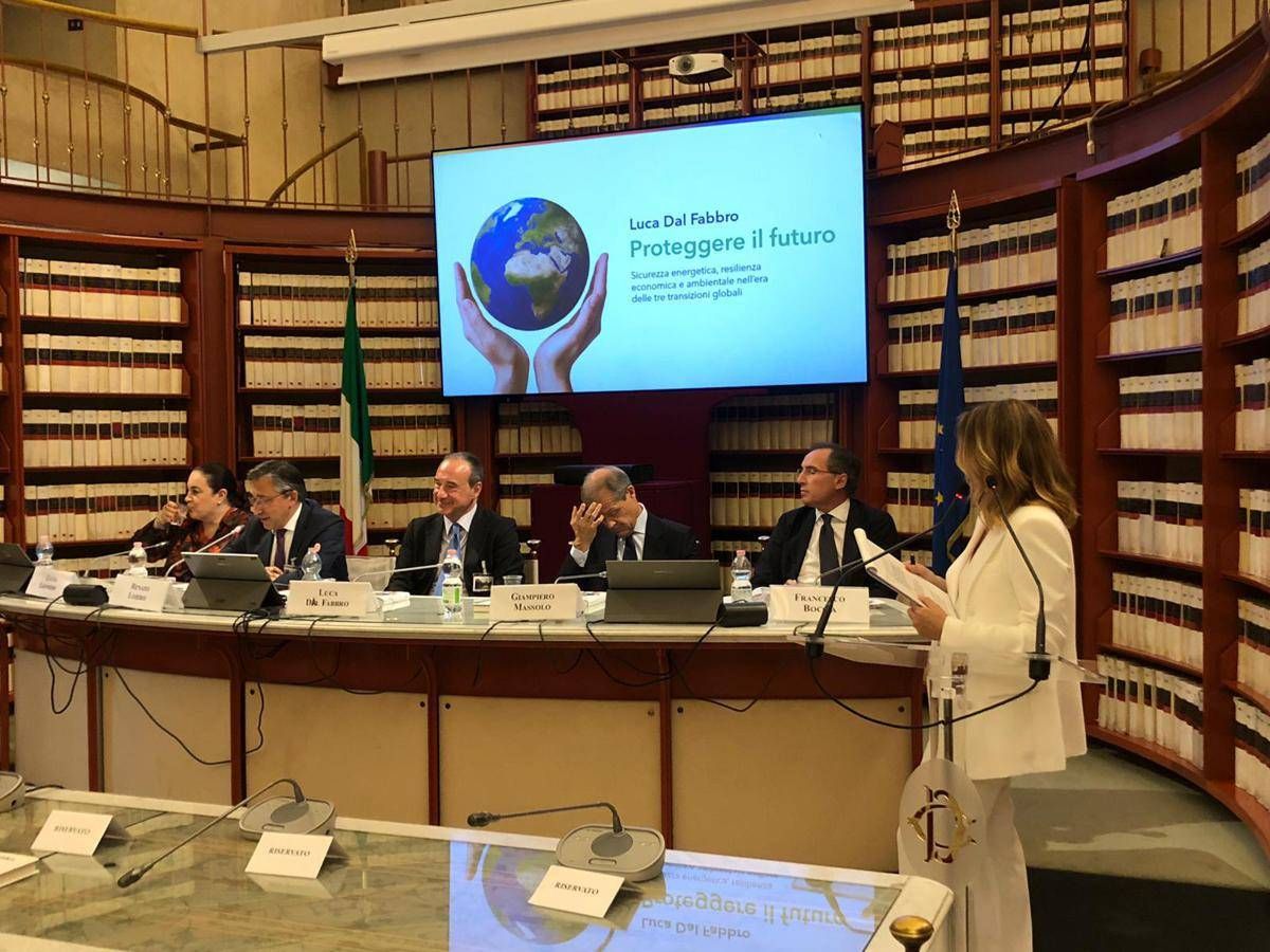 'Proteggere il futuro' libro di Luca Dal Fabbro, guida per governare il cambiamento -