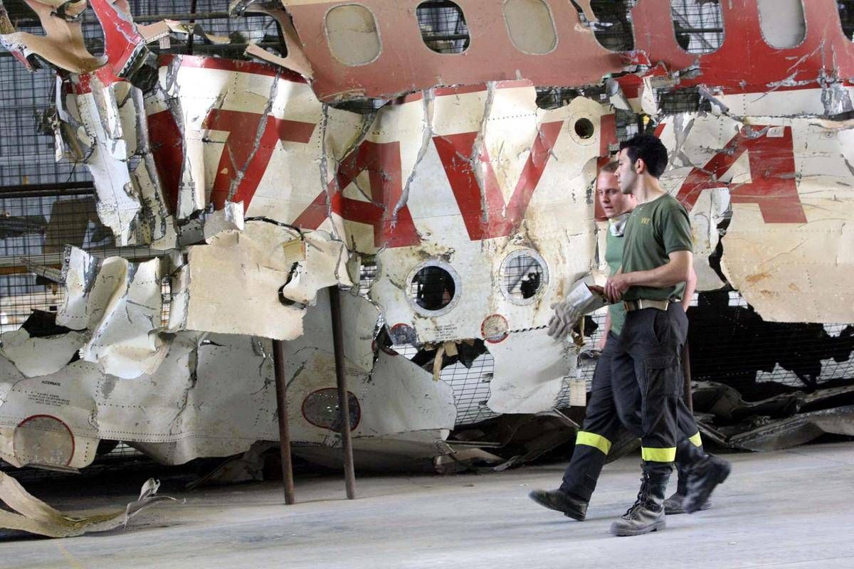 Ustica, 45 anni fa la strage. Mattarella: "Tragedia tra le più oscure e laceranti" -