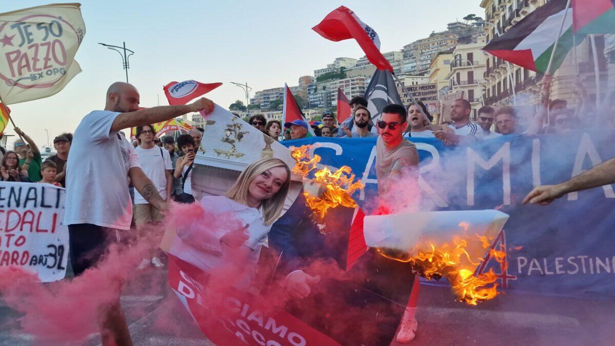 Proteste infuocate a Napoli | Gli attivisti sfidano Meloni e Trump con un gesto clamoroso! - 