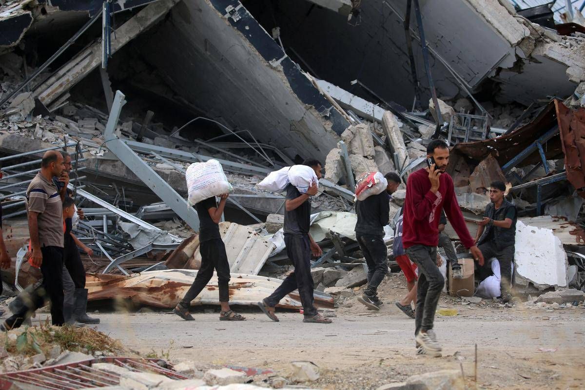 Gaza, media: "20 morti vicino a centro aiuti". Idf: "Erano spari d'avvertimento" - 