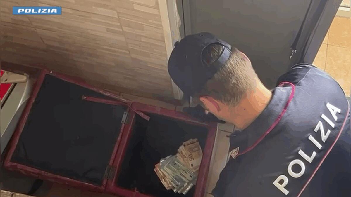 Una “drug room” blindata a Catania | Come la Polizia ha sgominato un giro di spaccio inaspettato! -