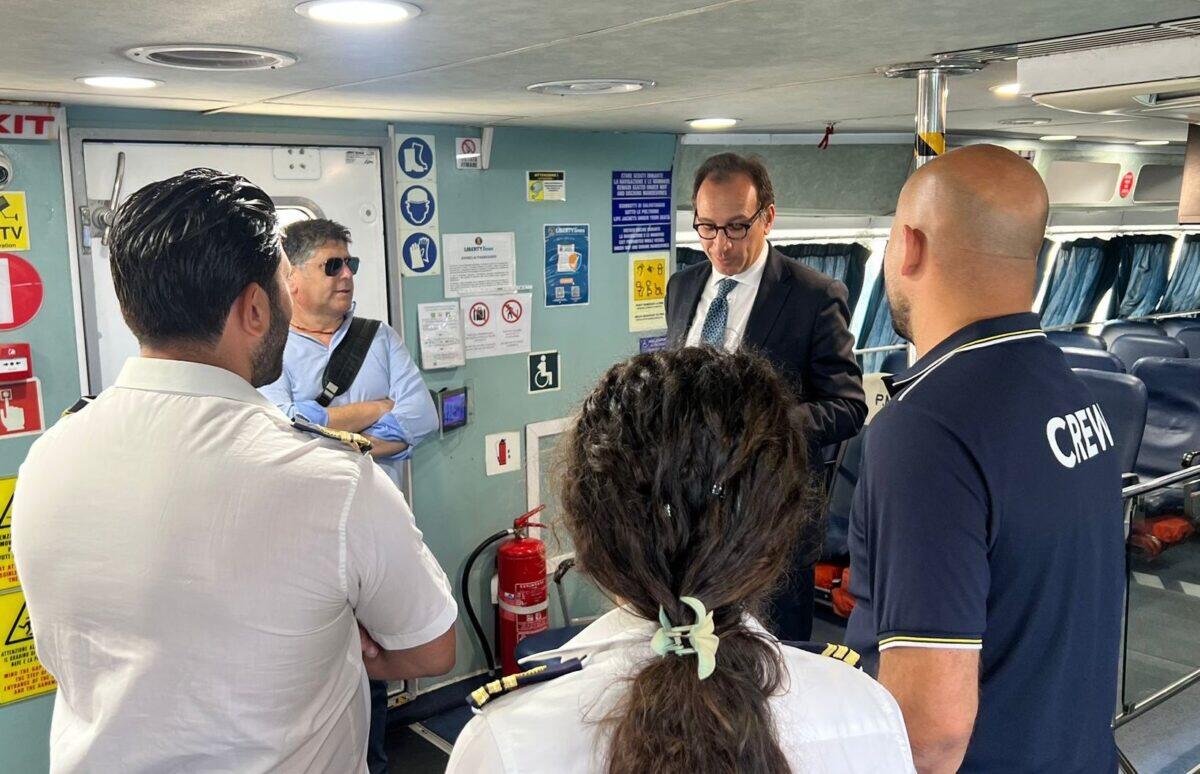 Ritardo al porto di Palermo | Scopri perché il viaggio dell'aliscafo ha scatenato polemiche nella Regione Siciliana! -