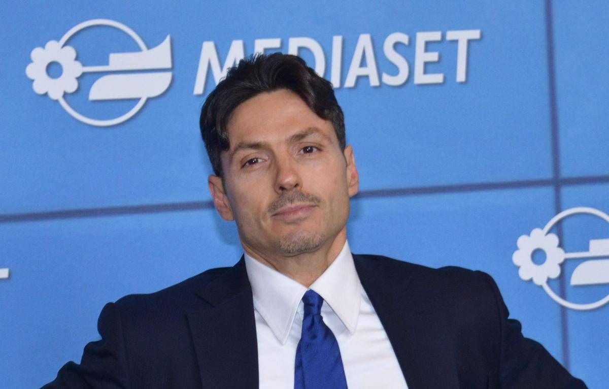 Berlusconi, il figlio Pier Silvio lo ricorda a Mediaset: "Il suo modo di essere e lavorare parte del nostro Dna" - 