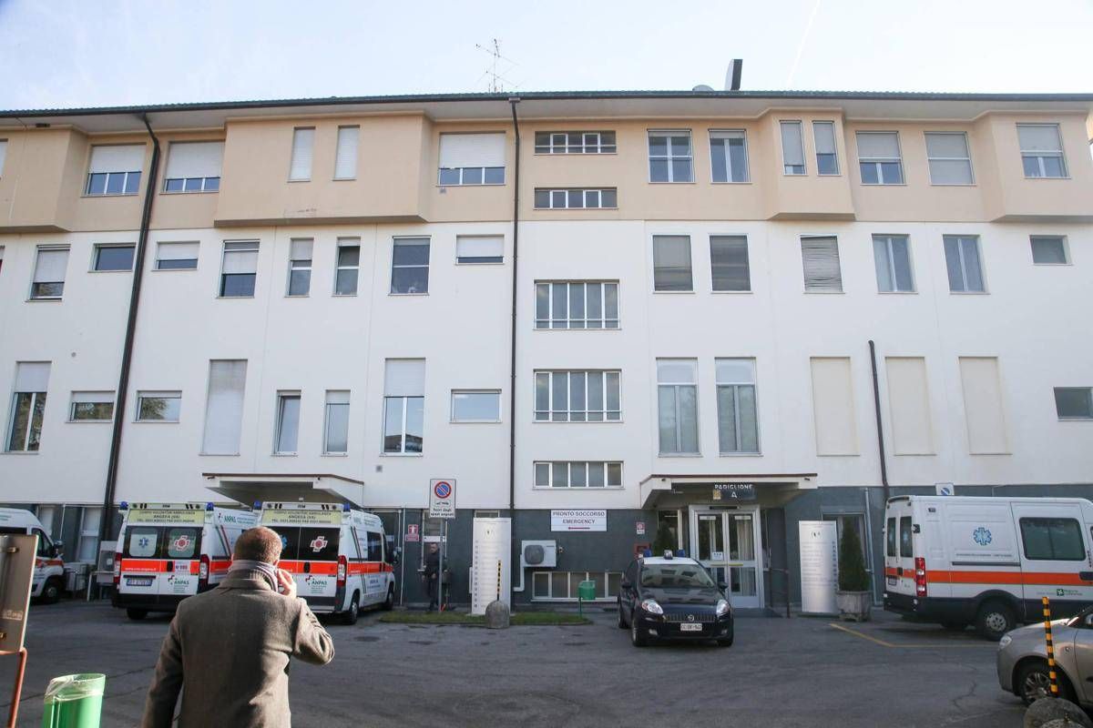 Varese, uccide la moglie ricoverata in ospedale e poi si spara -