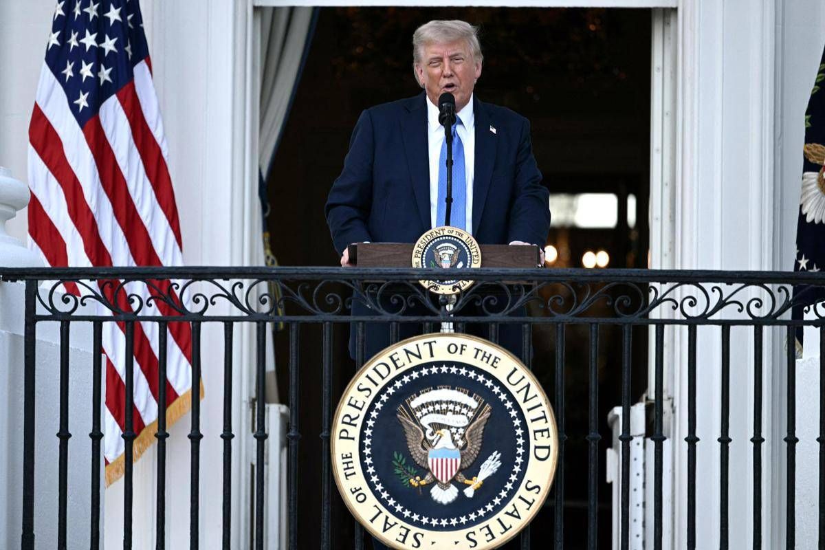Trump vieta i viaggi negli Usa da 12 Paesi: "Motivi di sicurezza" -