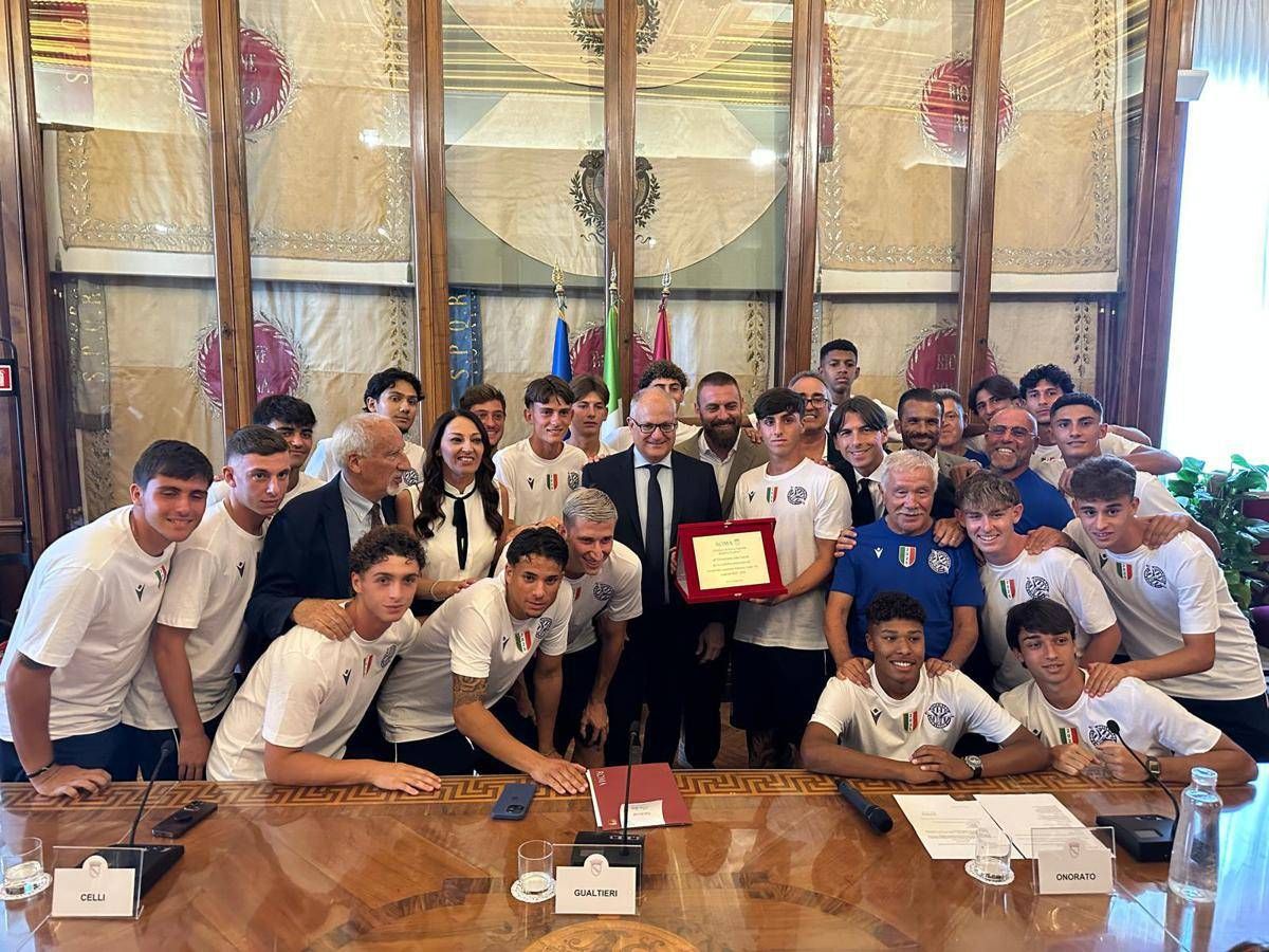 Ostiamare premiata in Campidoglio, De Rossi: "Stiamo facendo grandi cose" -