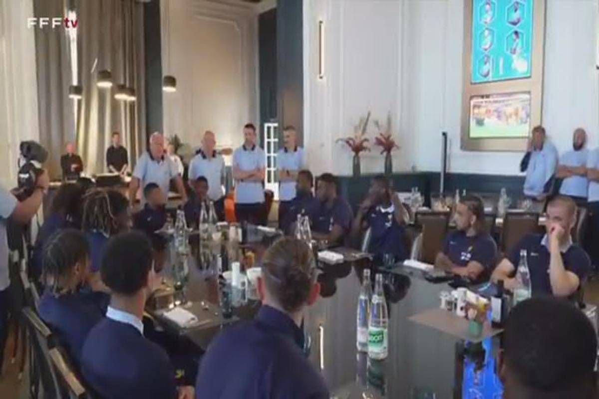 Francia, applausi per giocatori Psg in Nazionale. Thuram osserva... - Video - 