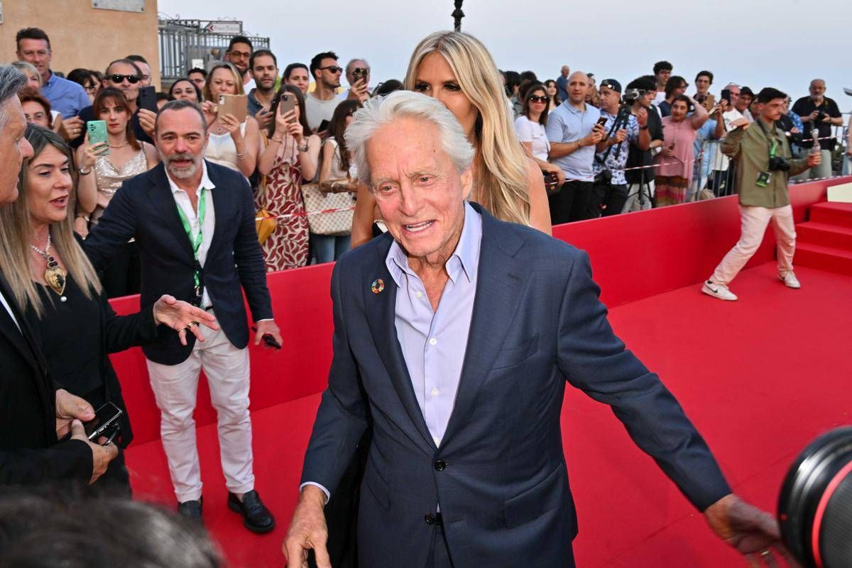 Michael Douglas: "Mi scuso per Trump da parte del mio Paese" - 