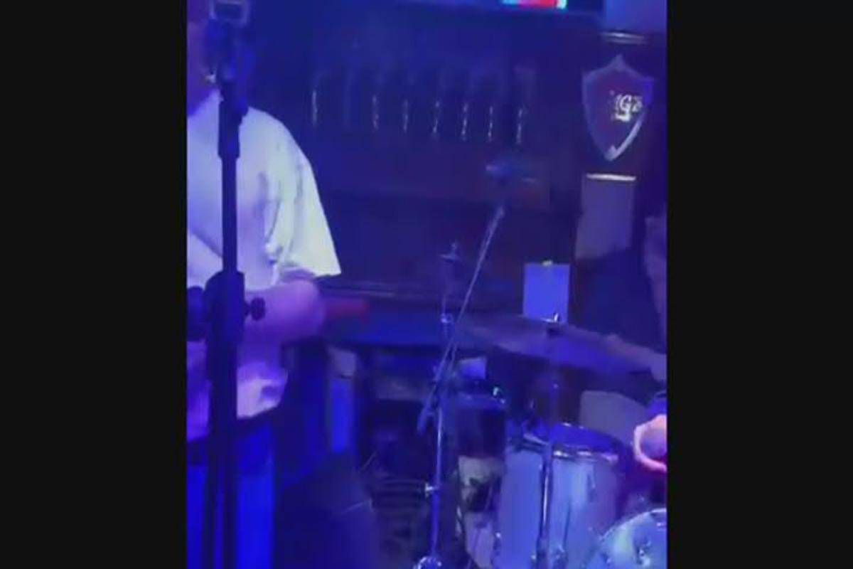 Coez, il duetto con Franco126 al release party di '1998' - Video - 