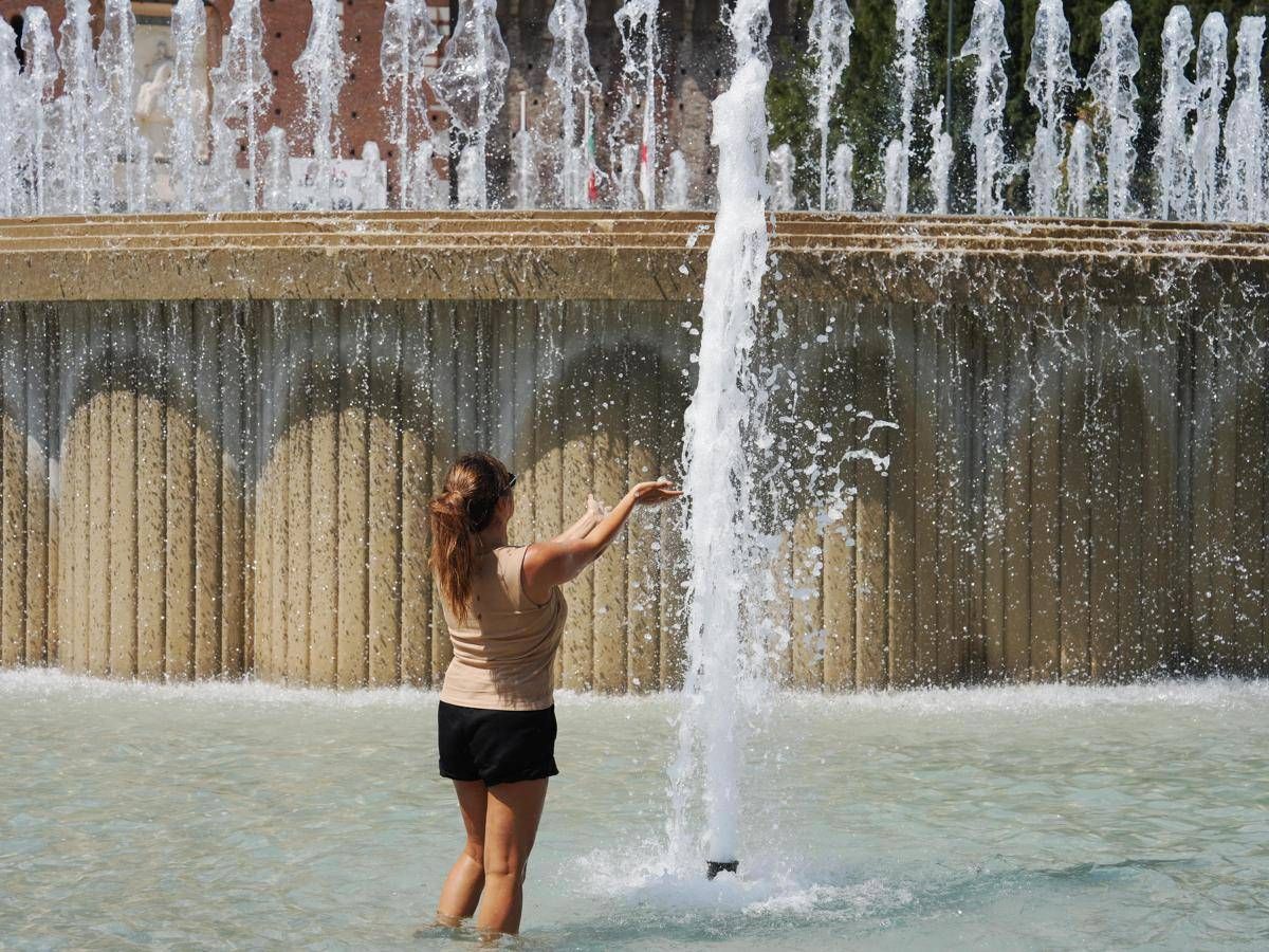 Caldo, oggi allerta arancione in 7 città per le alte temperature -