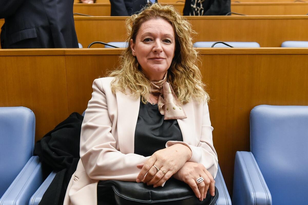Dimissioni inaspettate a Prato | Ilaria Bugetti si difende da accuse di corruzione! -