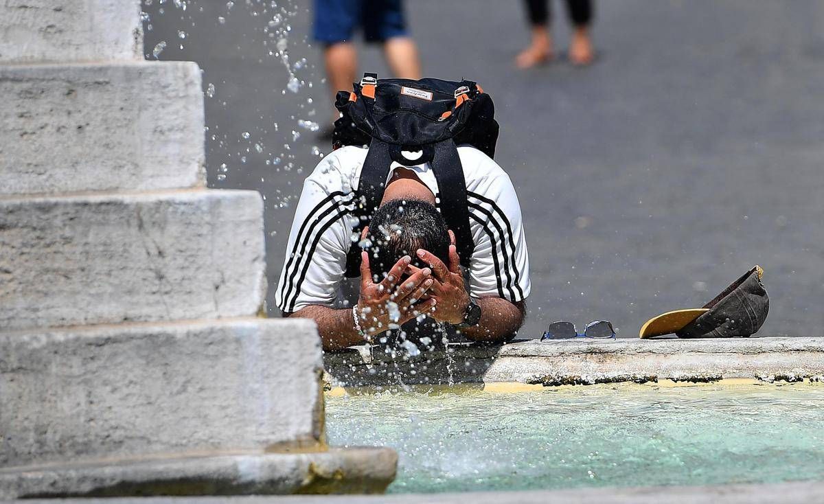 Caldo, le 10 regole salva-salute: ecco il decalogo anti rischio del ministero -