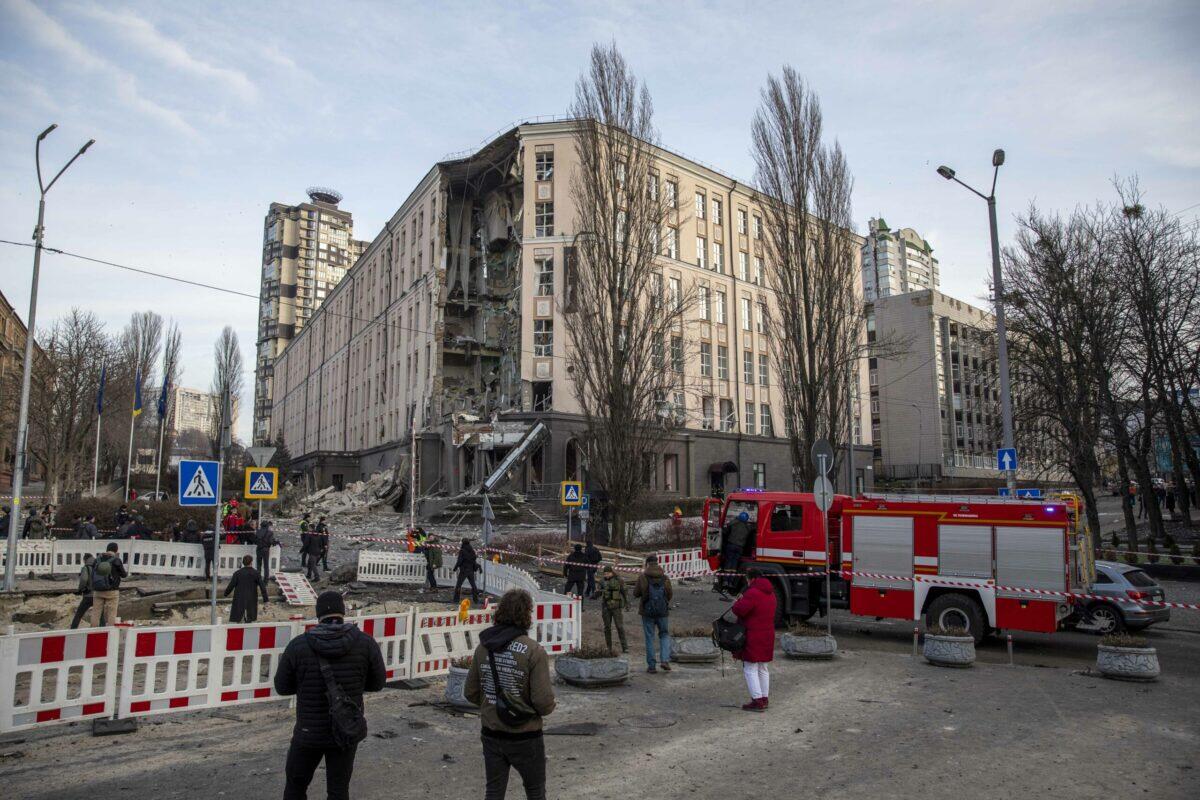 Ucraina attacca una fabbrica in Russia: è un colpo mirato o un tragico errore? -