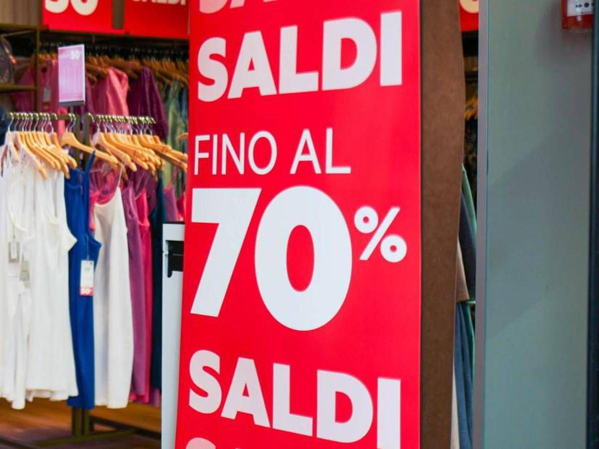 Saldi, la storia: nel periodo dell'Italia fascista le prime leggi sulle 'vendite straordinarie' - 