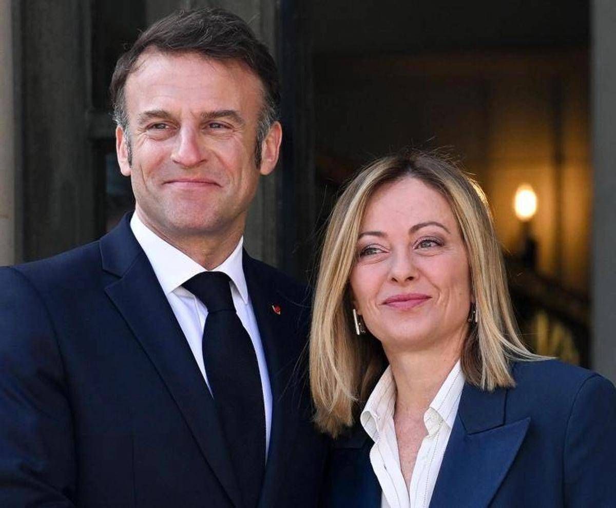 Italia-Francia, Macron a Palazzo Chigi per bilaterale con Meloni: sorrisi e strette di mano - 