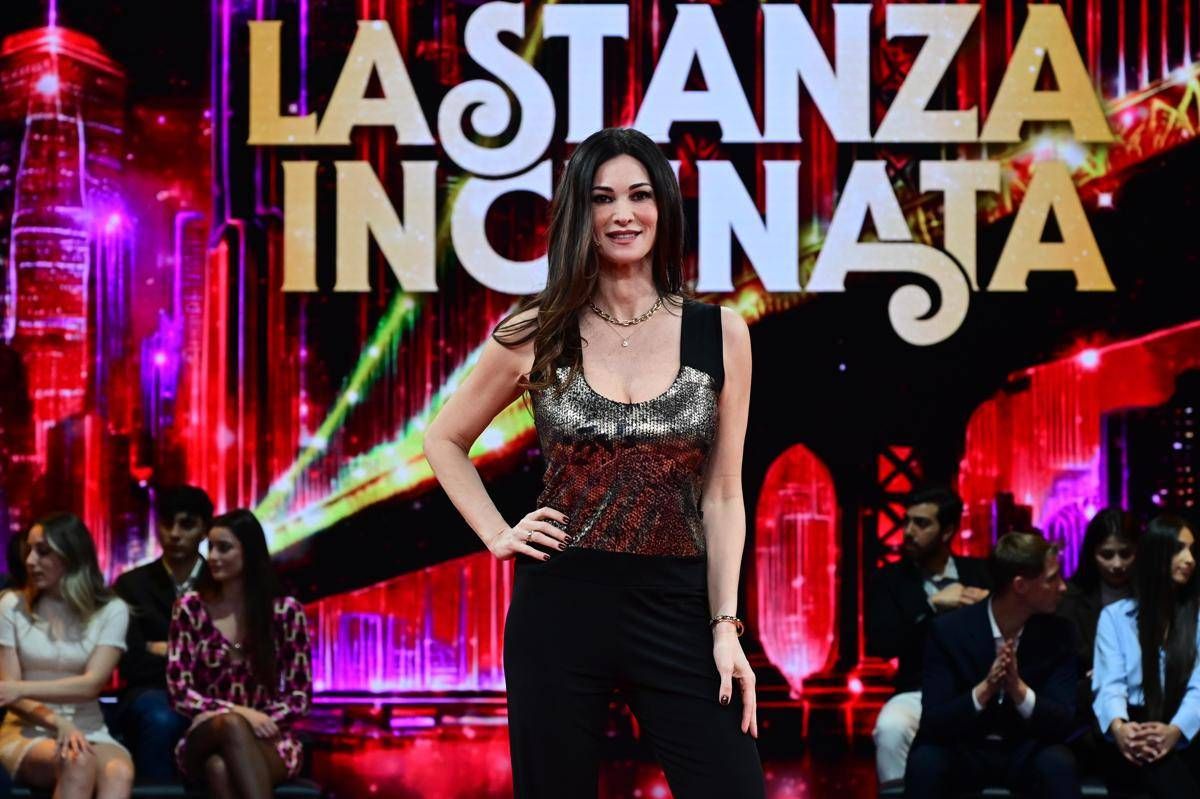 Verissimo, Manuela Arcuri: "Mi chiesero di alzare la maglietta durante un provino" -