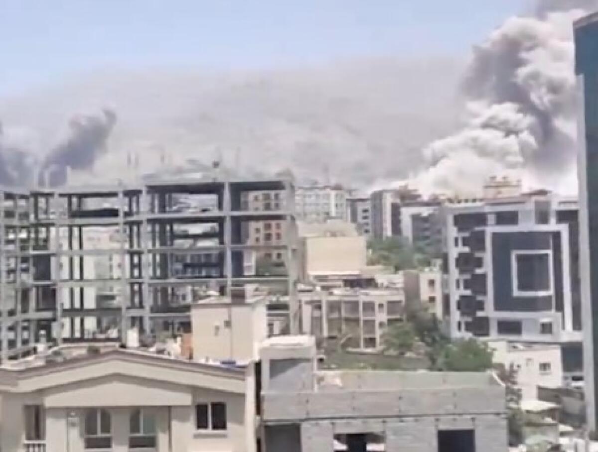 Israele colpisce la prigione di Evin e l'orologio della distruzione | Rivelazioni shock sui simboli del regime iraniano! -