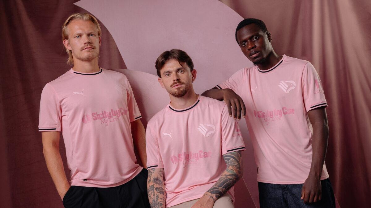 Palermo FC svela un Home Kit TUTTO rosa | La scelta che sta facendo discutere i tifosi! -