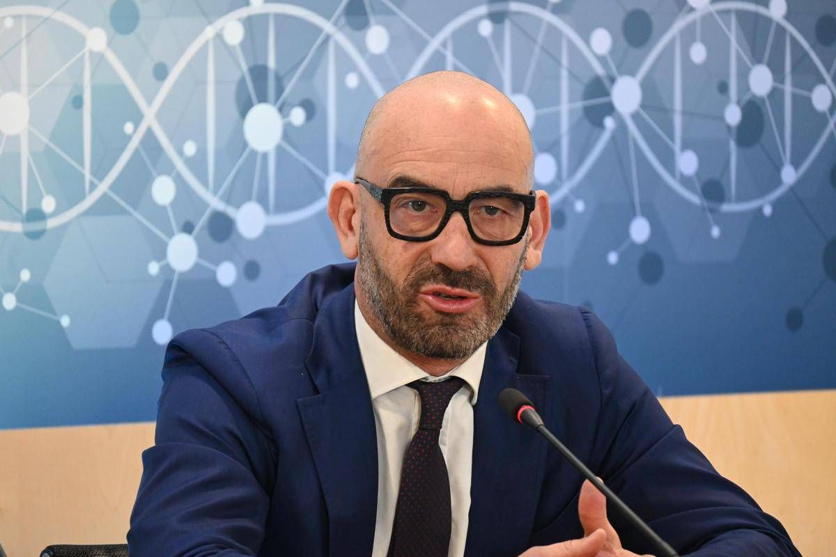 Bassetti: "Politica indignata per minacce a Meloni, tace su medici presi di mira" -