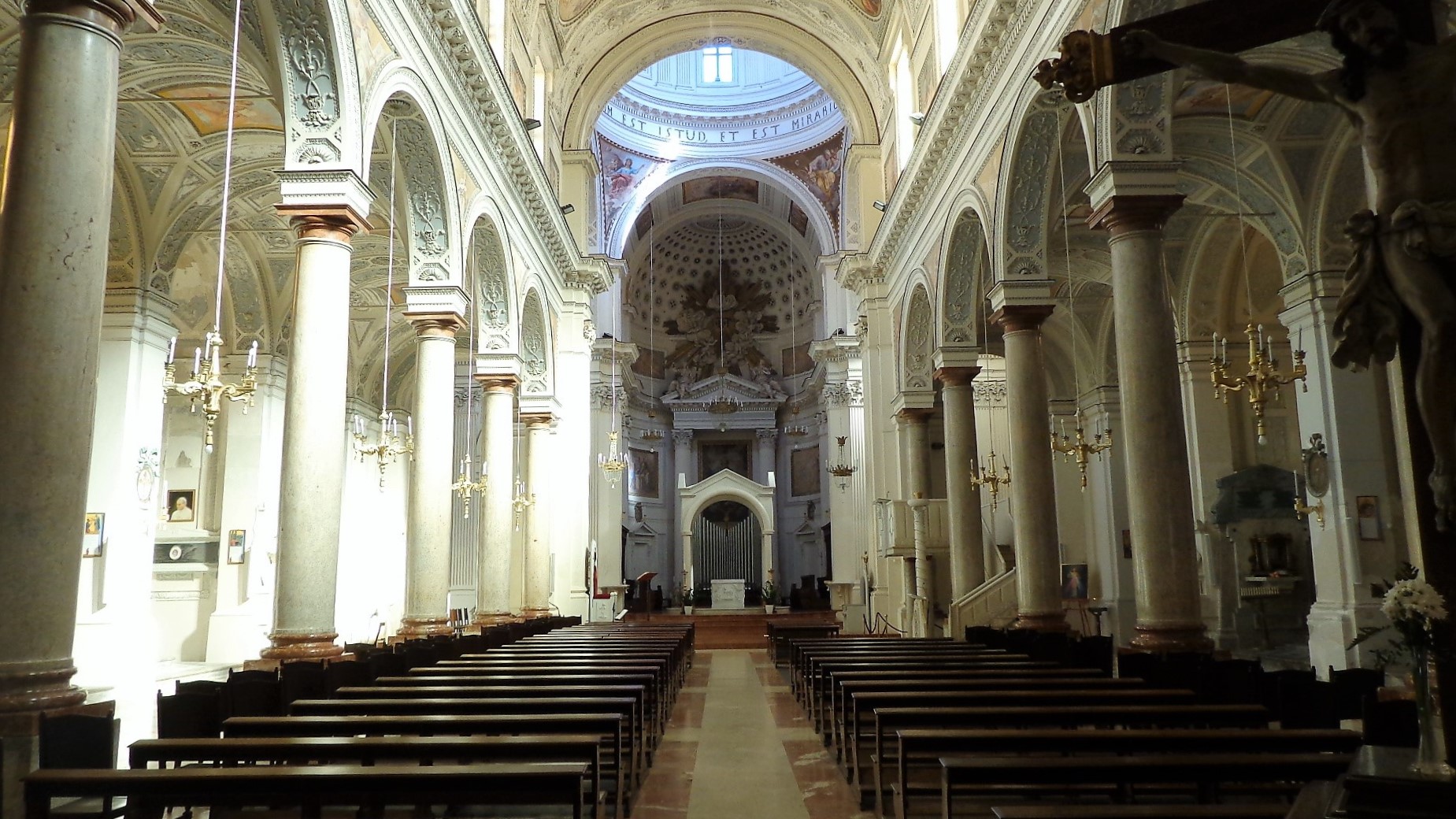 Interni