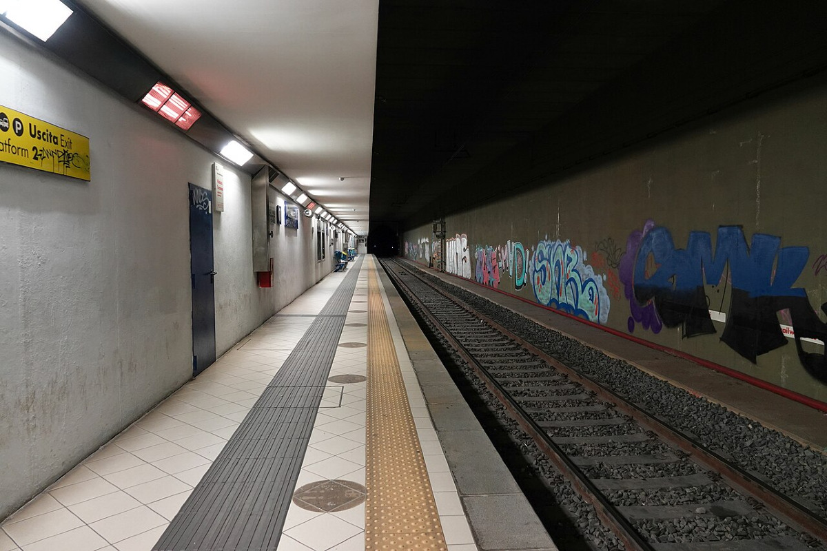 Un viaggio nel tempo che pochi hanno vissuto: la Fermata Lolli e l'incredibile monumento all'esterno della stazione - Foto: Nenea hartia/Wikipedia